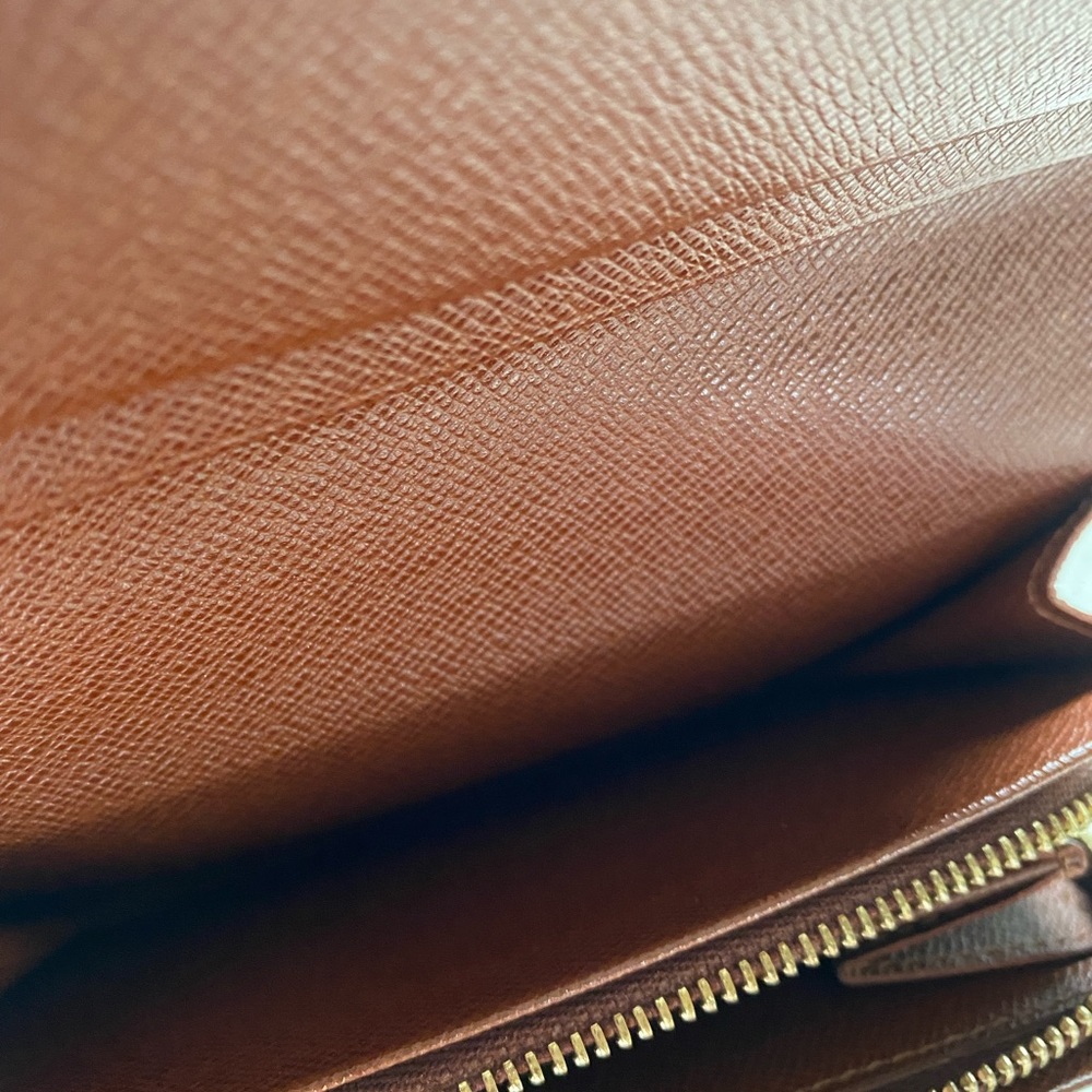 Authentic Louis Vuitton Medium compact wallet - Picture 5 of 12